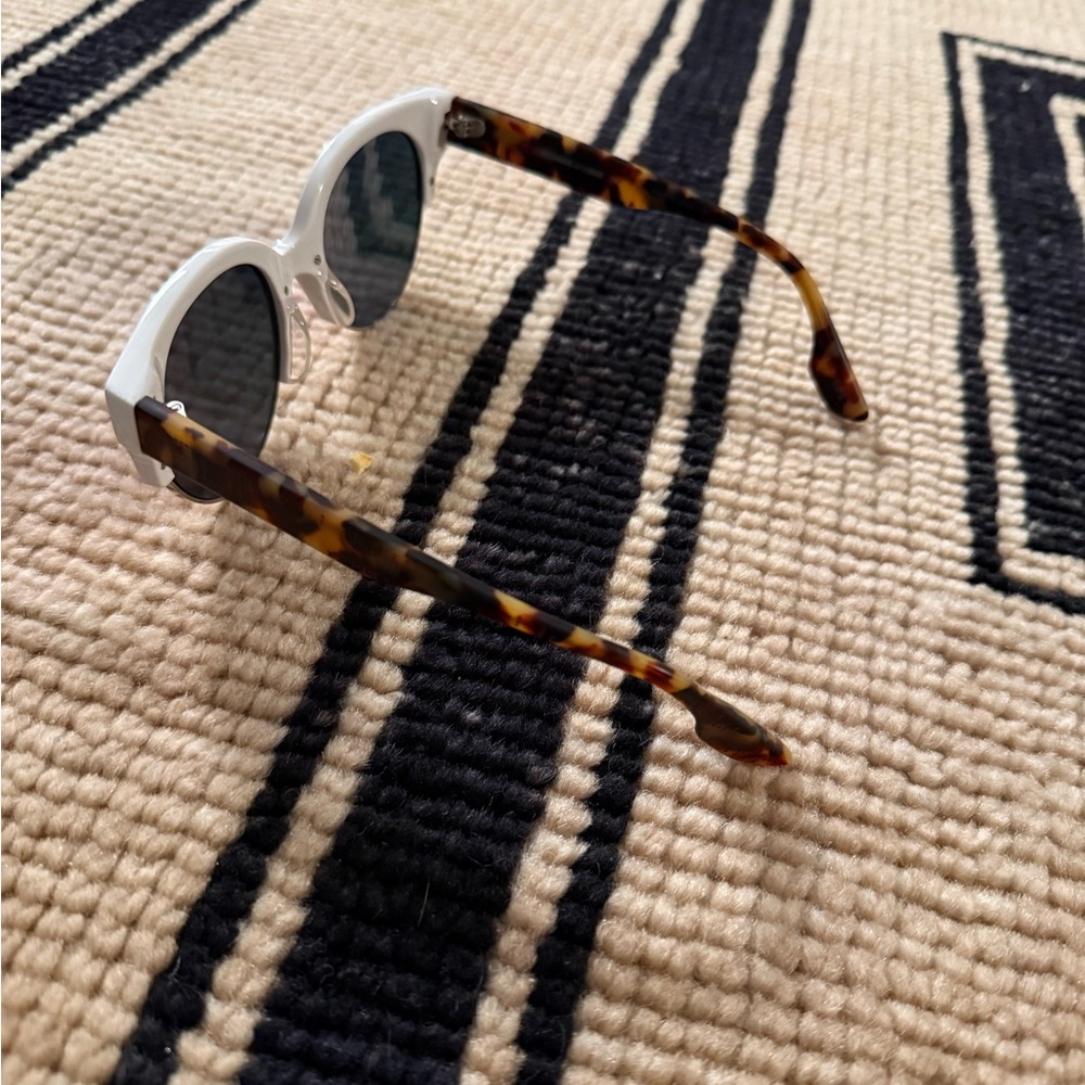 Brand New McQ by Alexander McQueen White and Purple Sunglasses - Picture 3 of 5